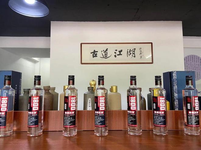 我國(guó)的5款“光瓶白酒”,都是100%好喝不貴的純糧酒,你喝過(guò)嗎?